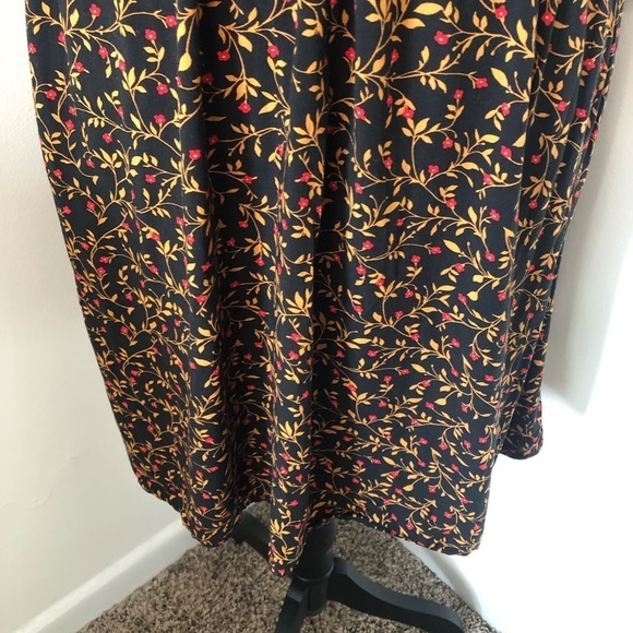 Old Navy Floral V-Neck Midi Dress - Picture 5 of 11